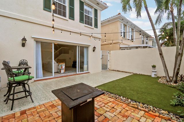 23 Live Oak Circle, Tequesta, FL 33469