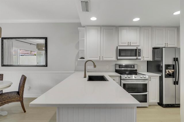 23 Live Oak Circle, Tequesta, FL 33469