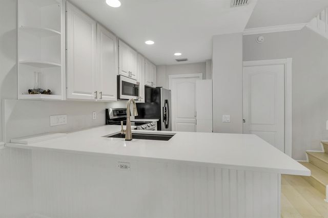 23 Live Oak Circle, Tequesta, FL 33469