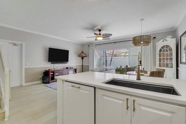 23 Live Oak Circle, Tequesta, FL 33469