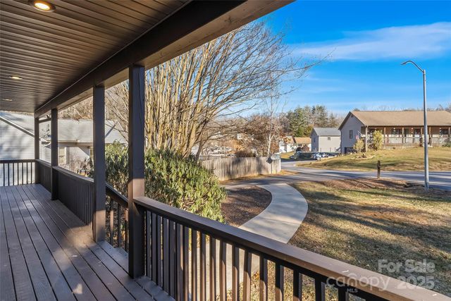 33 Ashwood Drive, Asheville, NC 28803