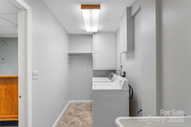 33 Ashwood Drive, Asheville, NC 28803