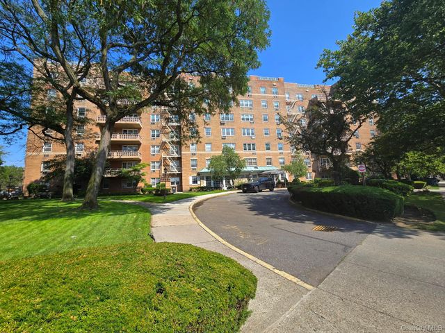 151-35 84th Street 4M, Howard Beach, NY 11414