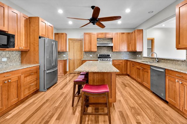 10952 Tanglewood Trails Drive, Yorkville, IL 60560