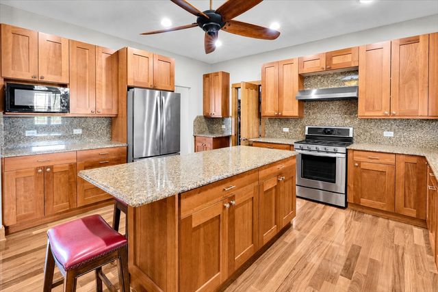 10952 Tanglewood Trails Drive, Yorkville, IL 60560