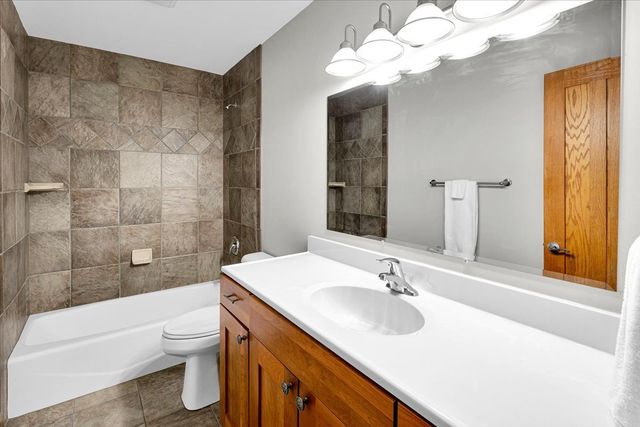 10952 Tanglewood Trails Drive, Yorkville, IL 60560