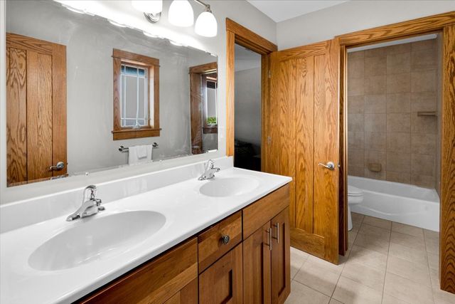 10952 Tanglewood Trails Drive, Yorkville, IL 60560
