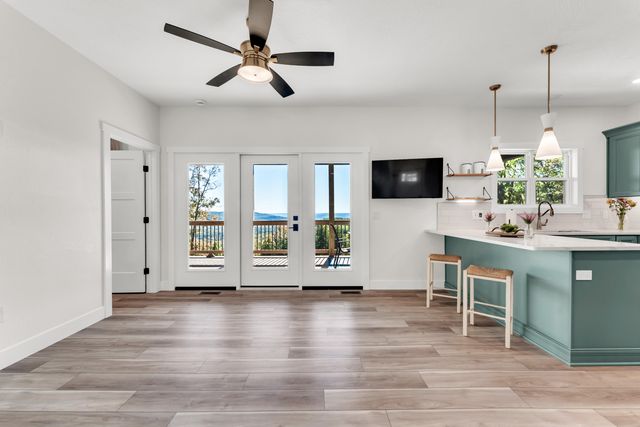 157 Rollin Pt, Branson West, MO 65737