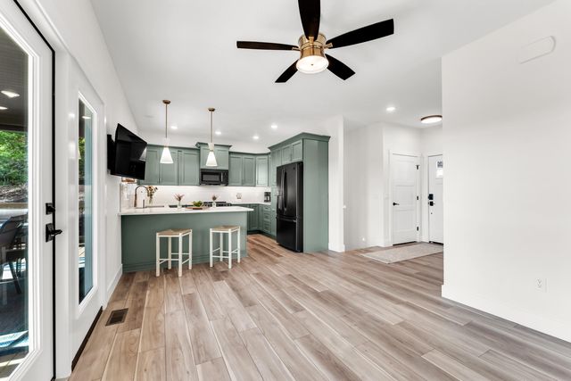 157 Rollin Pt, Branson West, MO 65737