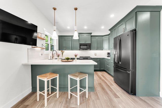 157 Rollin Pt, Branson West, MO 65737