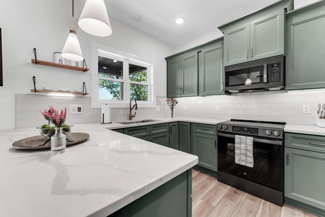 157 Rollin Pt, Branson West, MO 65737