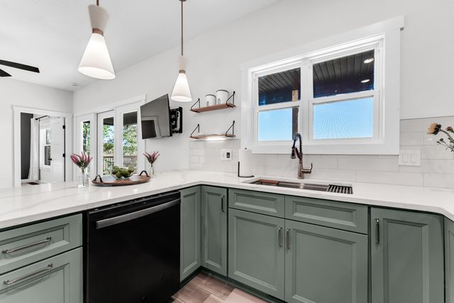 157 Rollin Pt, Branson West, MO 65737