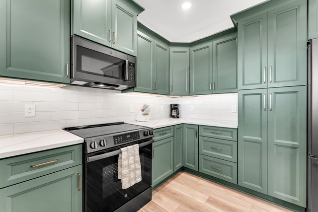 157 Rollin Pt, Branson West, MO 65737