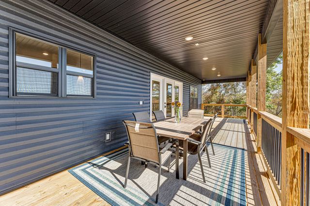 157 Rollin Pt, Branson West, MO 65737