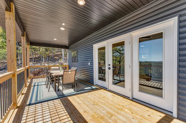 157 Rollin Pt, Branson West, MO 65737