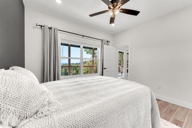 157 Rollin Pt, Branson West, MO 65737