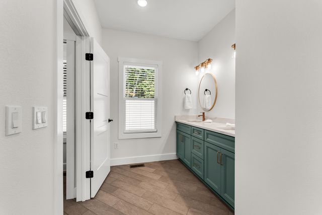 157 Rollin Pt, Branson West, MO 65737