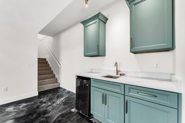 157 Rollin Pt, Branson West, MO 65737