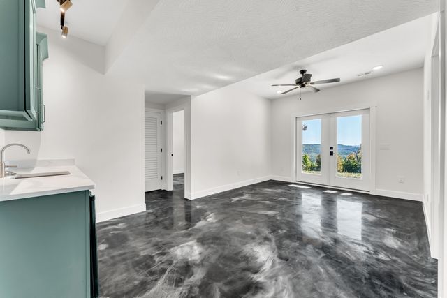 157 Rollin Pt, Branson West, MO 65737