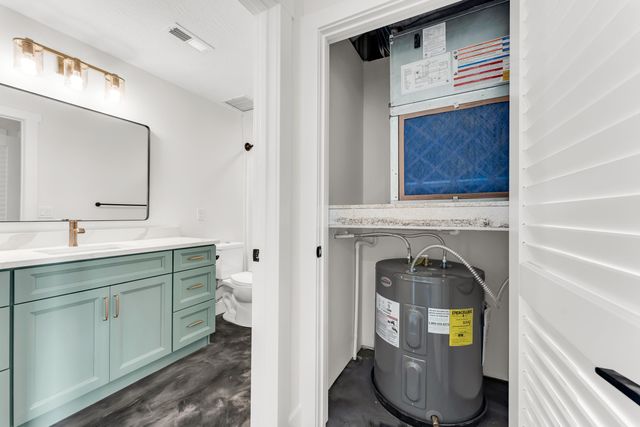 157 Rollin Pt, Branson West, MO 65737