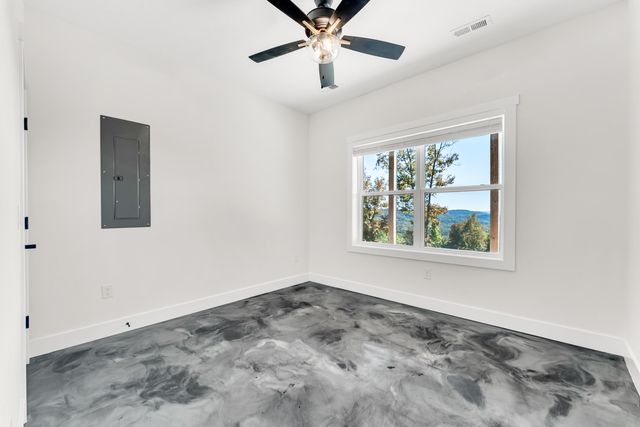 157 Rollin Pt, Branson West, MO 65737