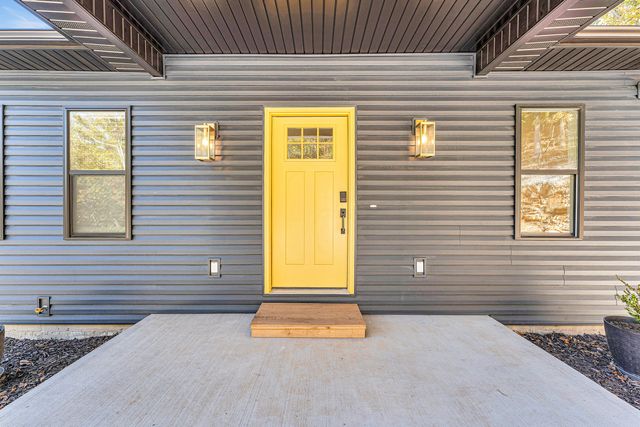 157 Rollin Pt, Branson West, MO 65737