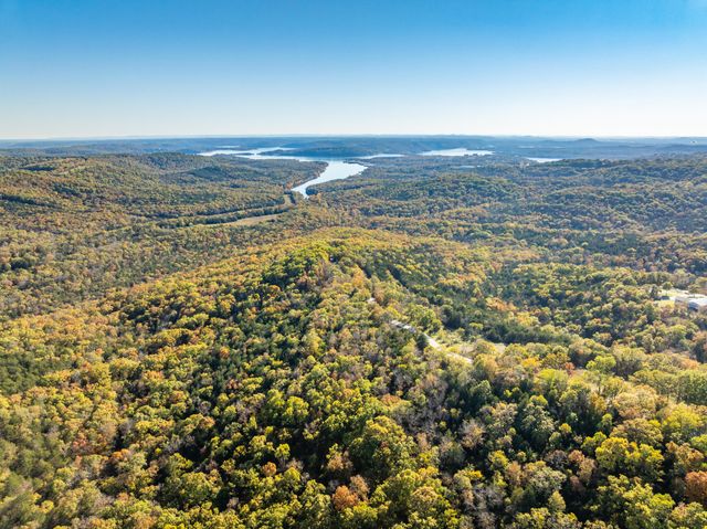 157 Rollin Pt, Branson West, MO 65737