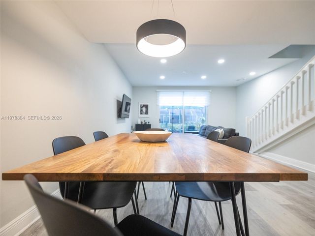 1594 Barcelona Way 5-18, Weston, FL 33327