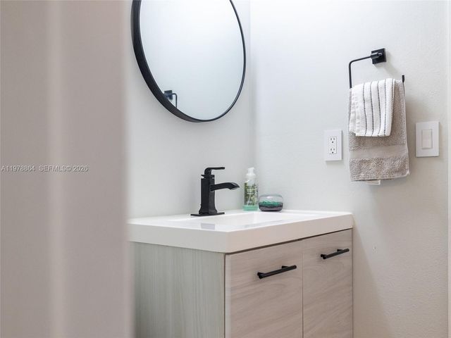 1594 Barcelona Way 5-18, Weston, FL 33327