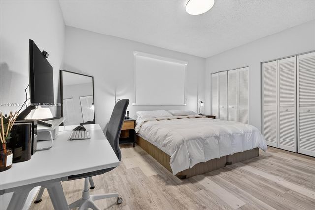 1594 Barcelona Way 5-18, Weston, FL 33327