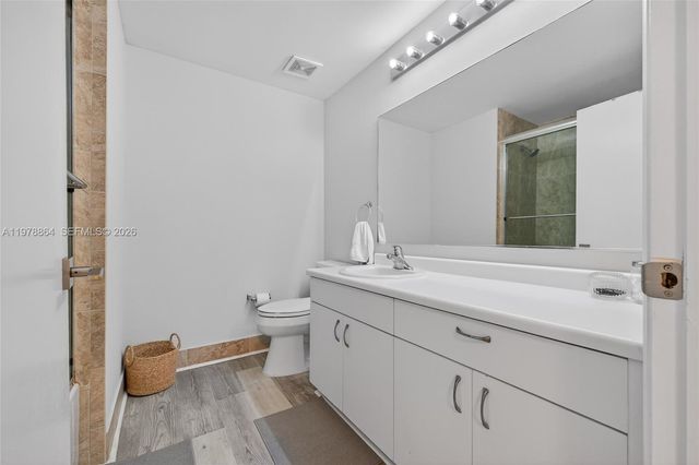 1594 Barcelona Way 5-18, Weston, FL 33327