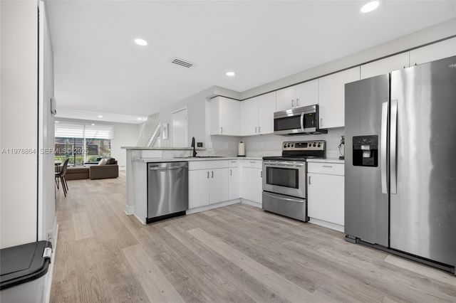 1594 Barcelona Way 5-18, Weston, FL 33327