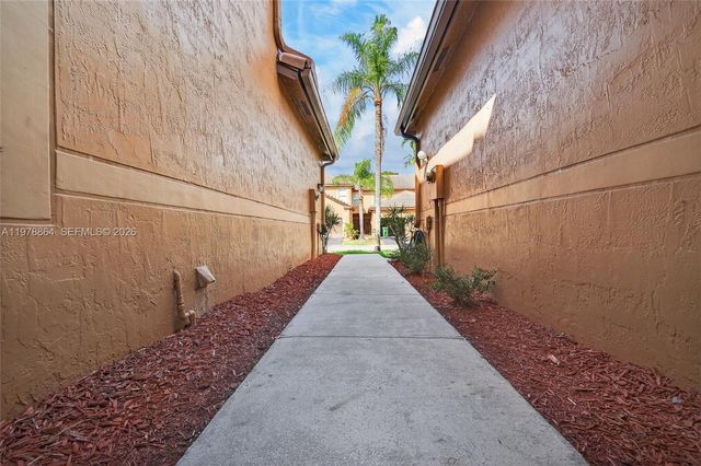 1594 Barcelona Way 5-18, Weston, FL 33327