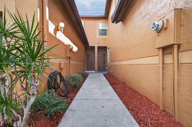 1594 Barcelona Way 5-18, Weston, FL 33327