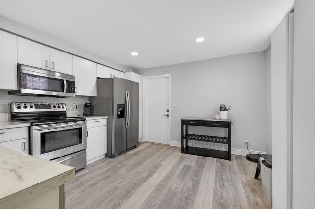 1594 Barcelona Way 5-18, Weston, FL 33327