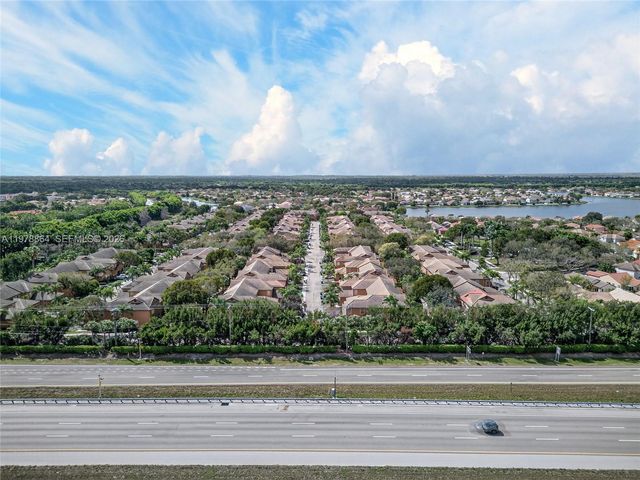 1594 Barcelona Way 5-18, Weston, FL 33327