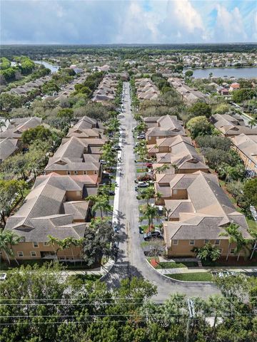 1594 Barcelona Way 5-18, Weston, FL 33327