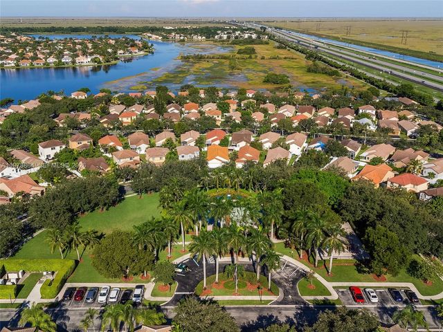 1594 Barcelona Way 5-18, Weston, FL 33327