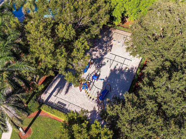 1594 Barcelona Way 5-18, Weston, FL 33327