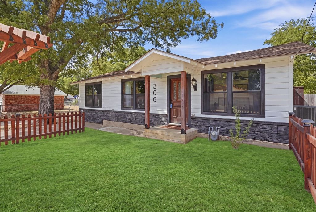 306 Lovelady Street, Cleburne, TX 76033 — photo 5