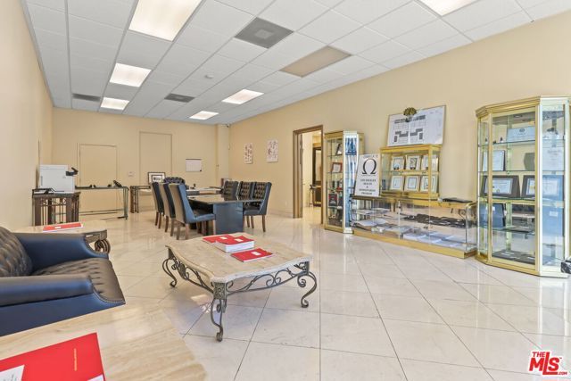 176 S Alvarado Street, Los Angeles, CA 90057