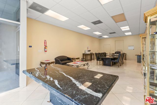 176 S Alvarado Street, Los Angeles, CA 90057