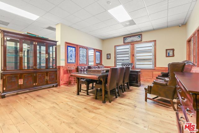 176 S Alvarado Street, Los Angeles, CA 90057