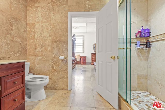 176 S Alvarado Street, Los Angeles, CA 90057