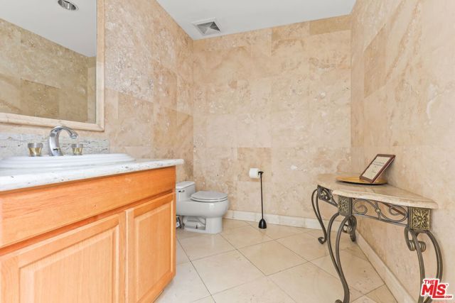 176 S Alvarado Street, Los Angeles, CA 90057