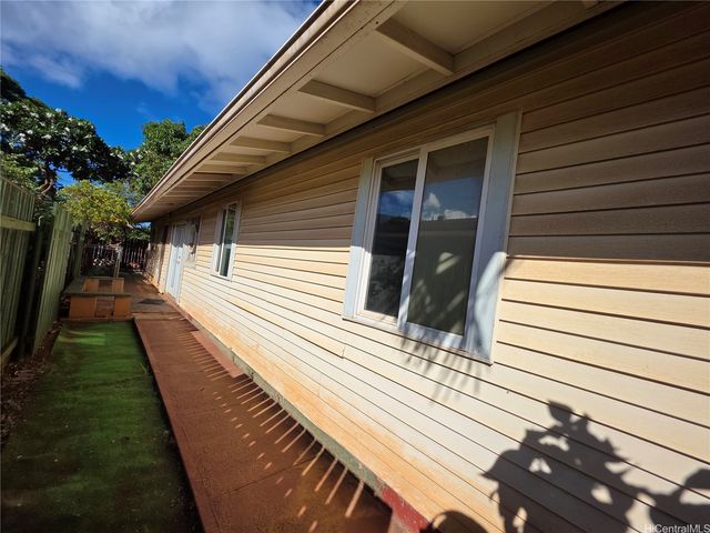 85-105 Ala Akau Street J, Waianae, HI 96792