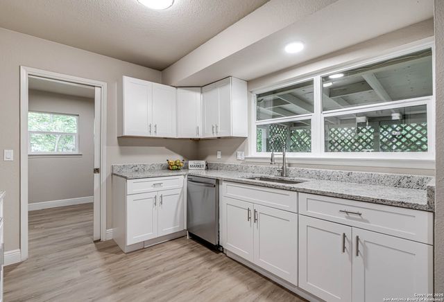 12661 King Oaks, Live Oak, TX 78233