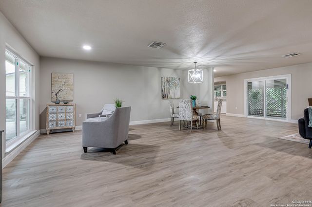 12661 King Oaks, Live Oak, TX 78233