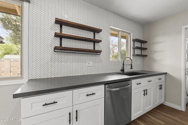 1229 E MANHATTON Drive, Tempe, AZ 85282