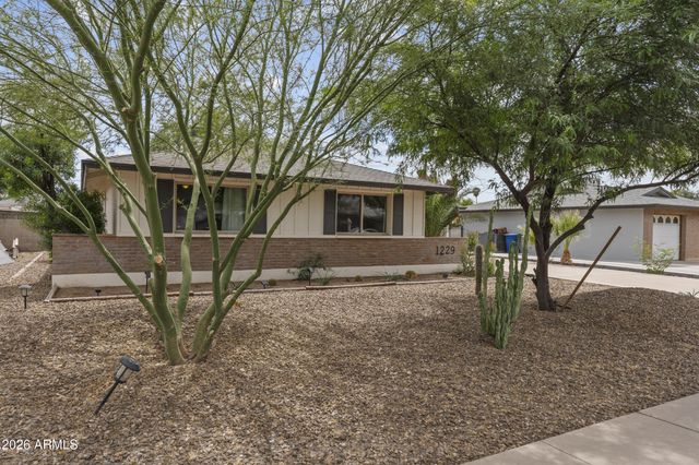 1229 E MANHATTON Drive, Tempe, AZ 85282